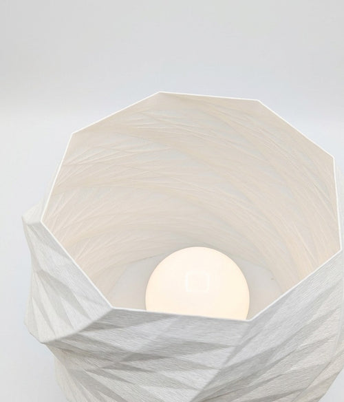 Moderne Tischlampe "Struktur & Geometrie" in Weiß/Grau
