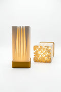 Kompakte USB-Designlampe mit Faltenstruktur und zweifarbigem Sockel (18 cm)