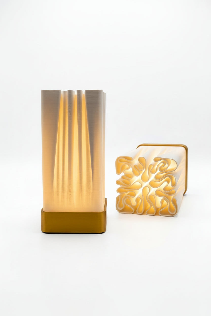 Kompakte USB-Designlampe mit Faltenstruktur und zweifarbigem Sockel (18 cm)