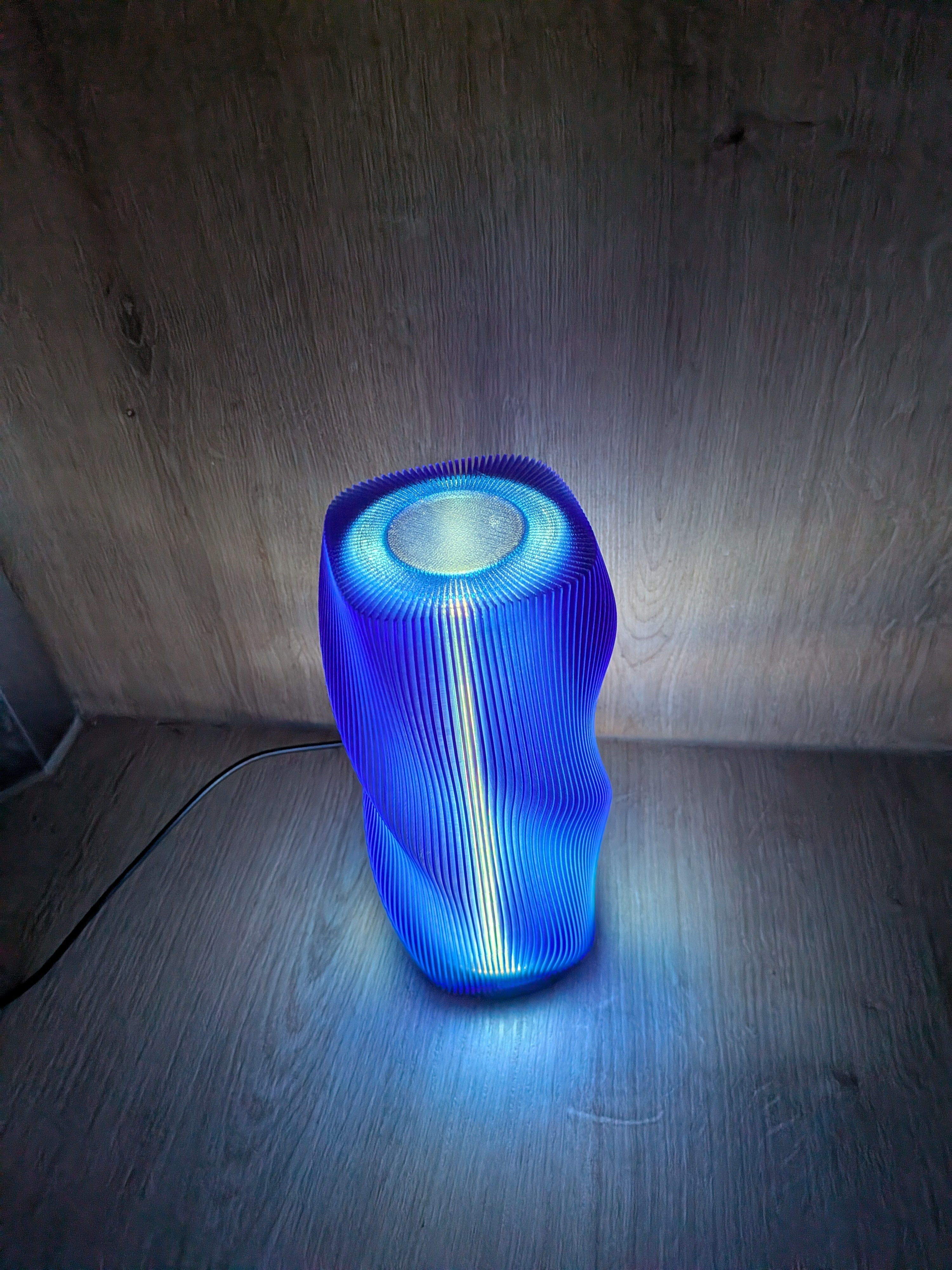 AuraTwist 3D LED – Organische Design-Tischleuchte (3W, USB)