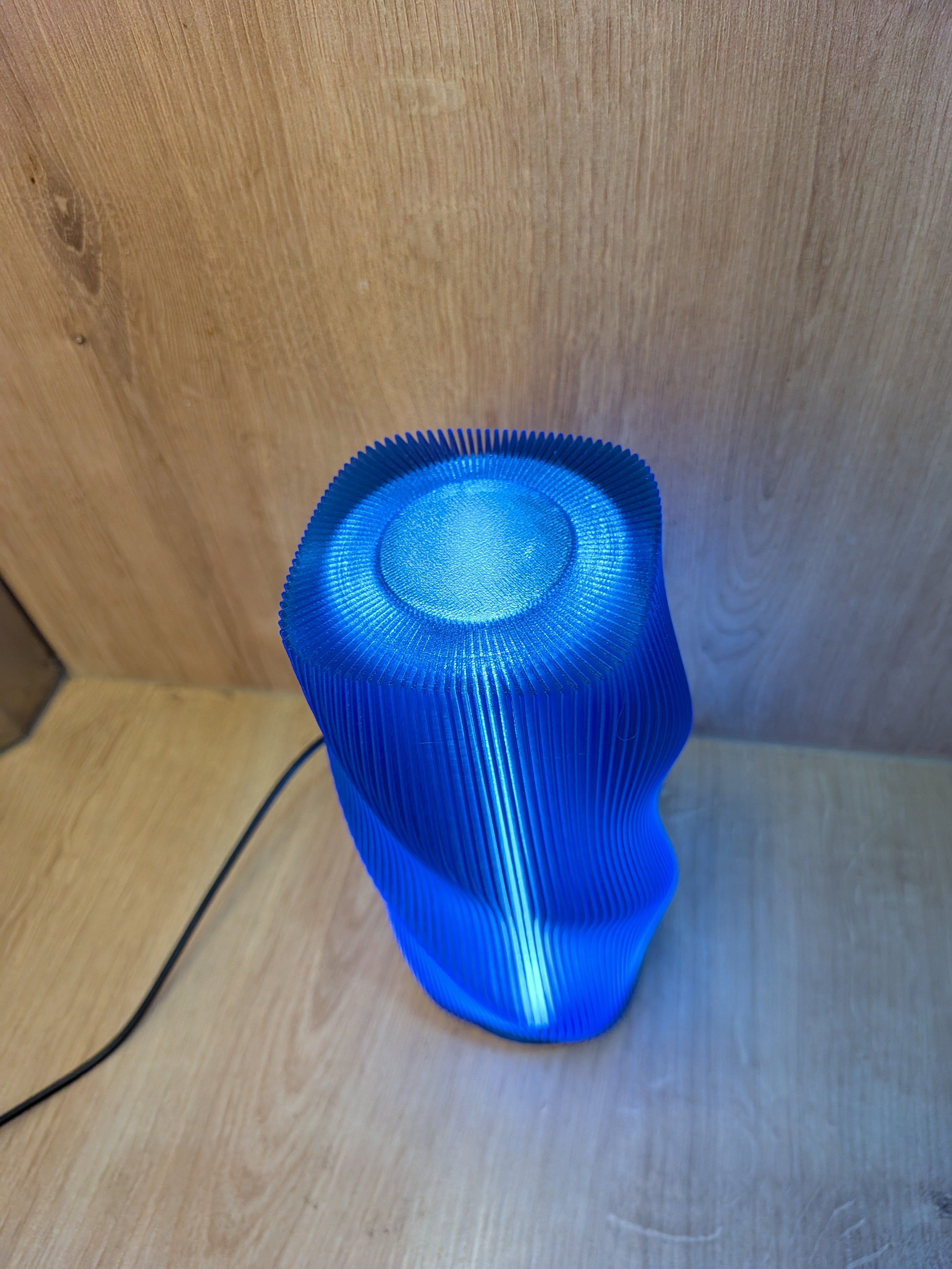 AuraTwist 3D LED – Organische Design-Tischleuchte (3W, USB)