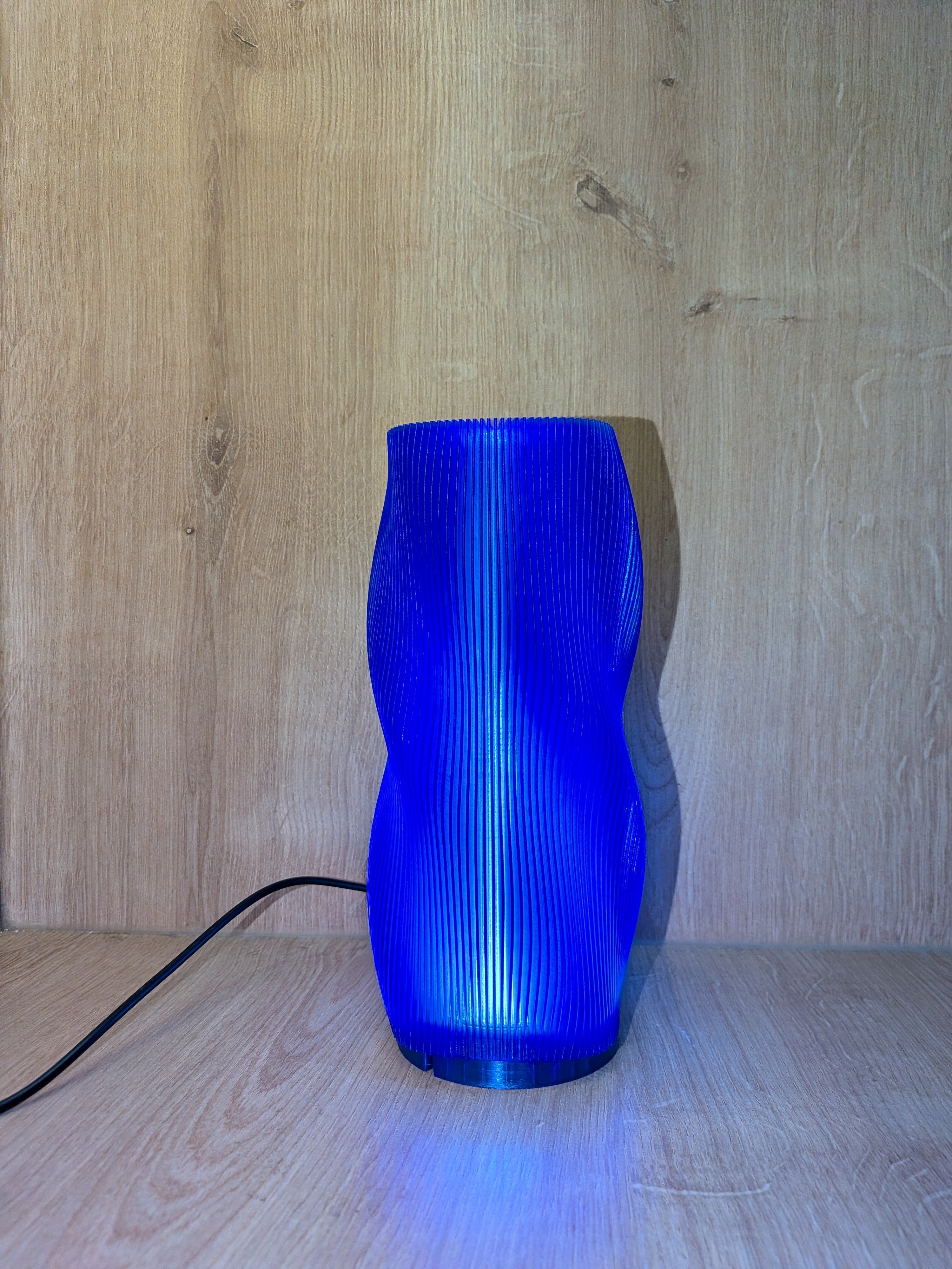 AuraTwist 3D LED – Organische Design-Tischleuchte (3W, USB)
